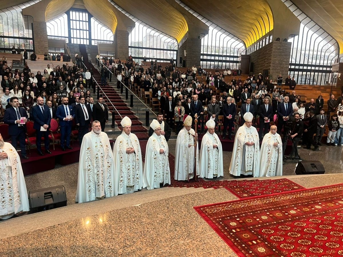 الراعي ترأس قداس خميس الأسرار في حريصا: لترك ممرّات إنسانية للصامدين في بلداتهم الجنوبية